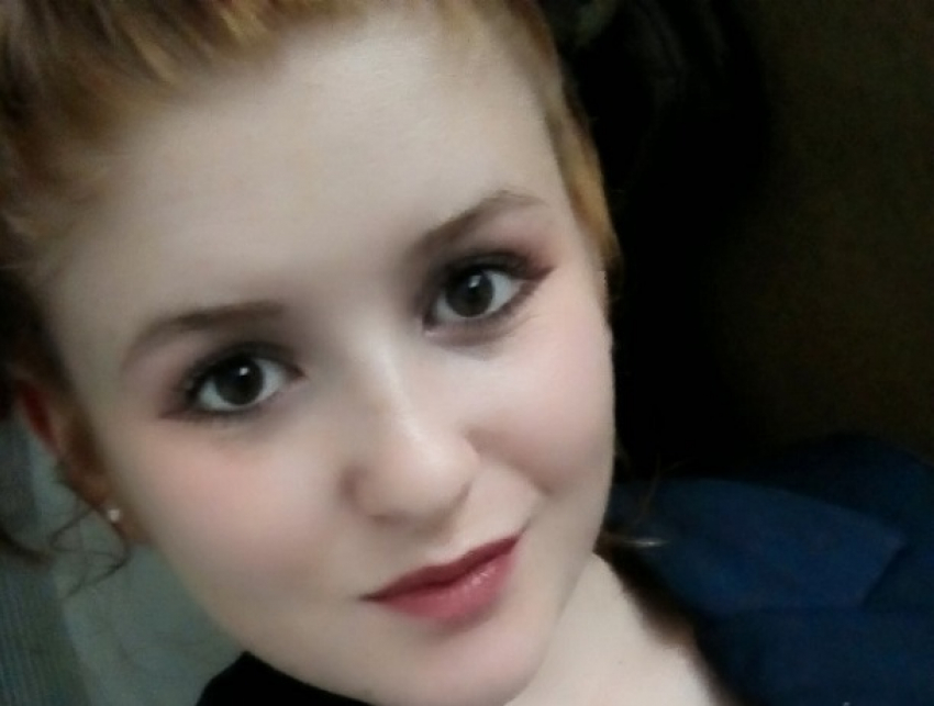 Под Комратом 17-летняя рыжая красавица исчезла ночью у родного дома