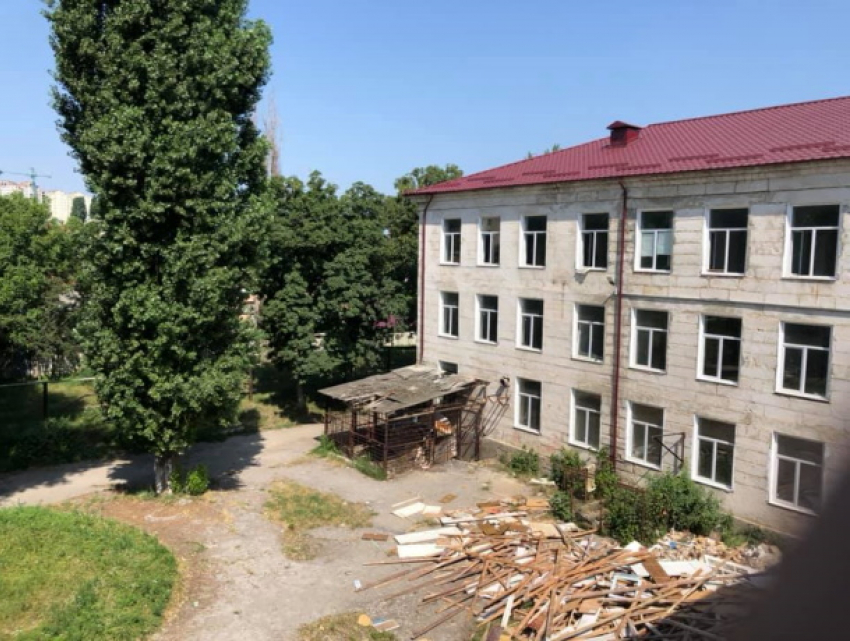 Здание школы в Кишиневе капитально восстанавливают
