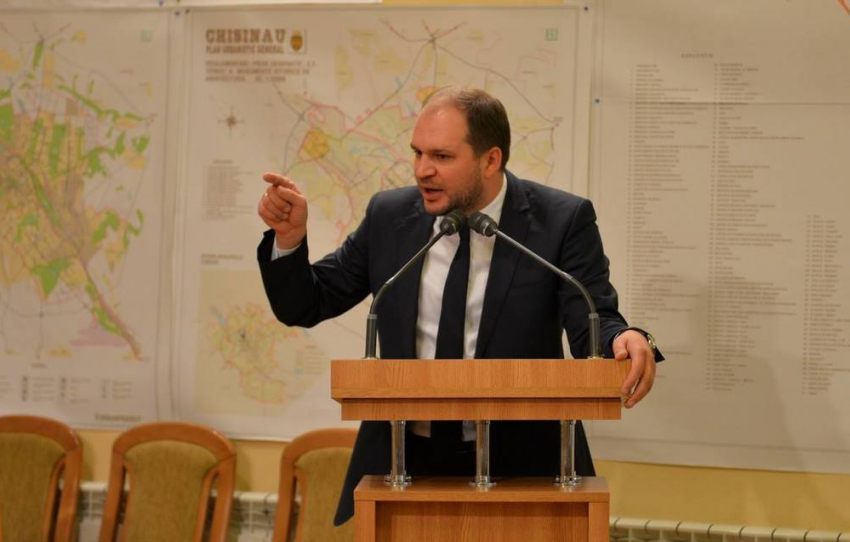 Чебан о Киртоакэ: В городе бардак, а этот «святоша» целует иконы 