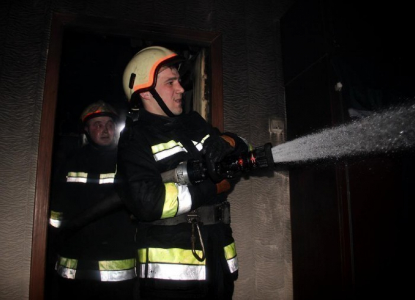 Трое несовершеннолетних чуть не пострадали в пожаре в пригороде Ватра 