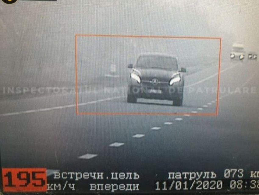 В Молдове водитель промчался по трассе со скоростью 195 км/час - и попал на радар полиции