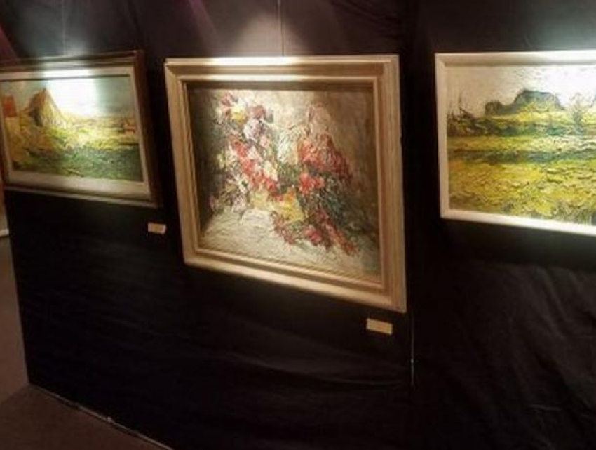 Молдавский художник выставил свои работы в Страсбурге