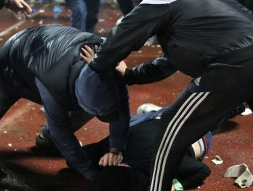 Трое мужчин получили ранения в драке с поножовщиной в баре на Ботанике