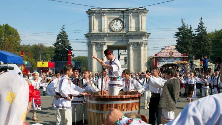 В центре Кишинева на День вина было выпито 115 тысяч бутылок вина