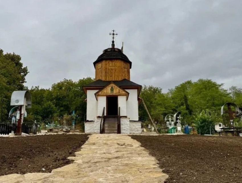 Новая жизнь старинного храма: в Ворниченах открыли реставрированную деревянную церковь