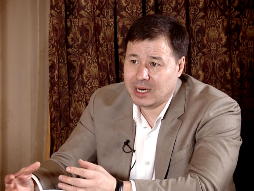 Почему Молдова превратилась в полуколонию США, объяснил депутат и политолог