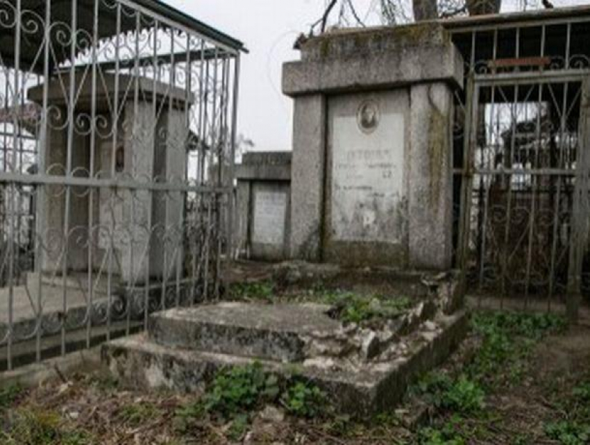 Правительство приступило к поиску подрядчика для восстановления еврейского кладбища