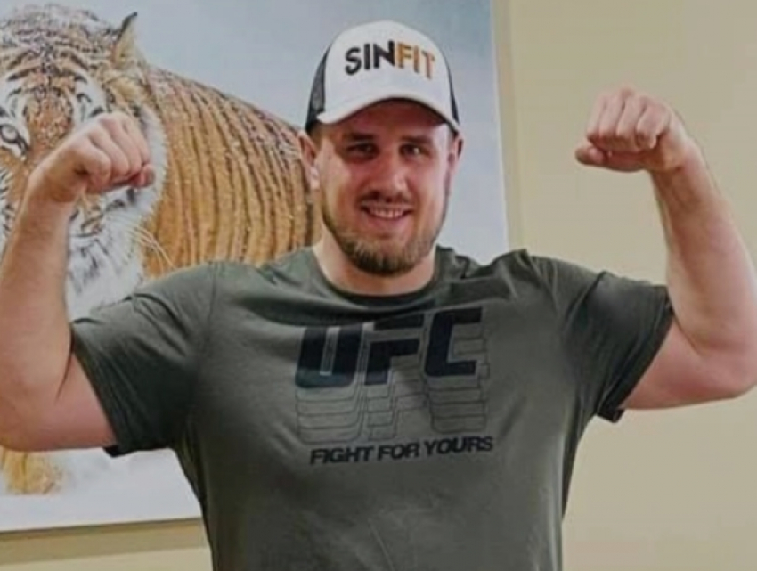 Боец из Гагаузии Александр Романов сразится с испанцем Хуаном Эспино