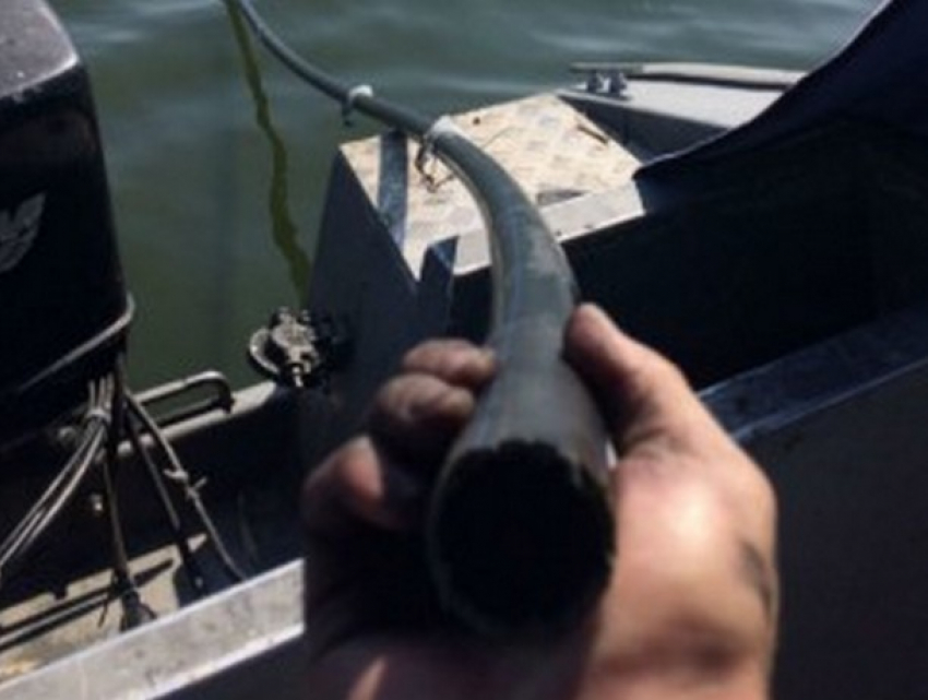 Подводную систему для перекачки спирта из Молдовы обнаружили украинские пограничники 