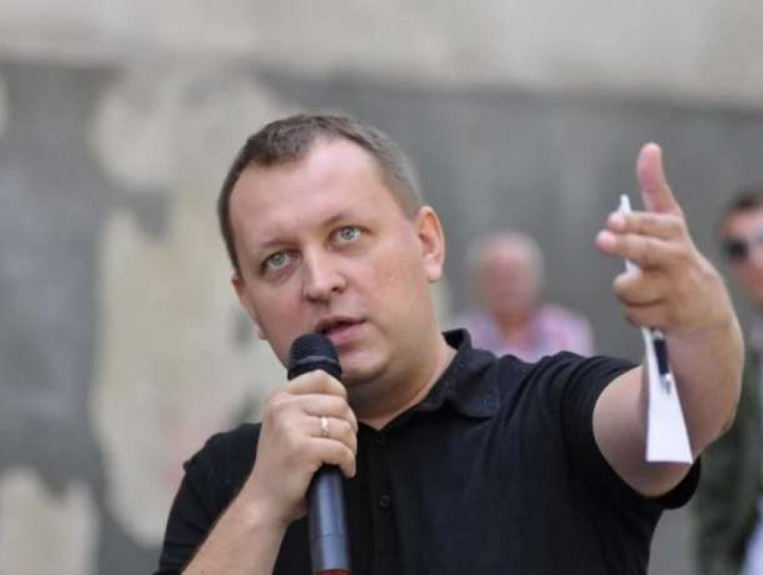 За свой выход из ДПМ Агаке получил 1,2 миллиона долларов, - беглый экс-депутат Петренко