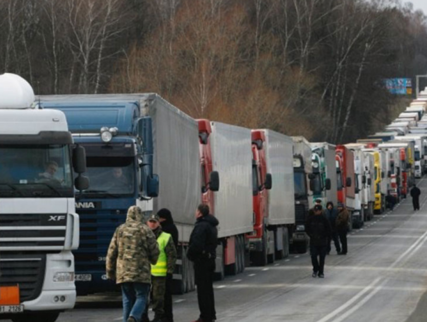 Уже несколько дней дальнобойщики из Молдовы заблокированы между Италией и Словенией