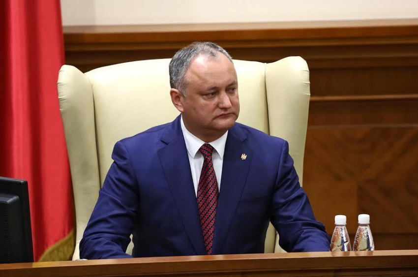 Президент РМ присутствует на заседании парламента 
