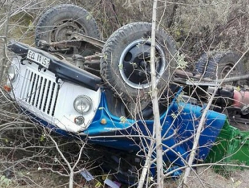 Водитель погиб в перевернувшемся грузовике на трассе в Криулянском районе 
