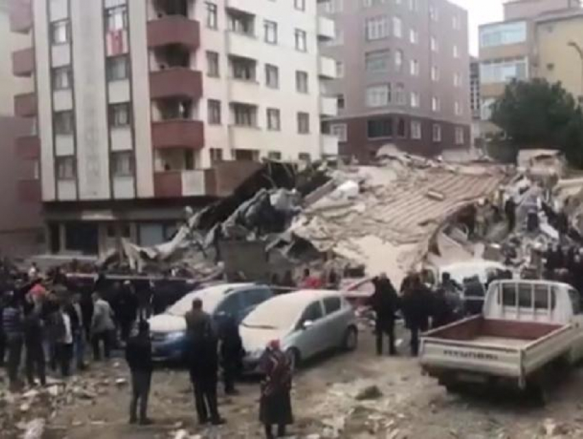 Взрыв в Стамбуле - рухнуло 6-этажное здание, есть погибшие