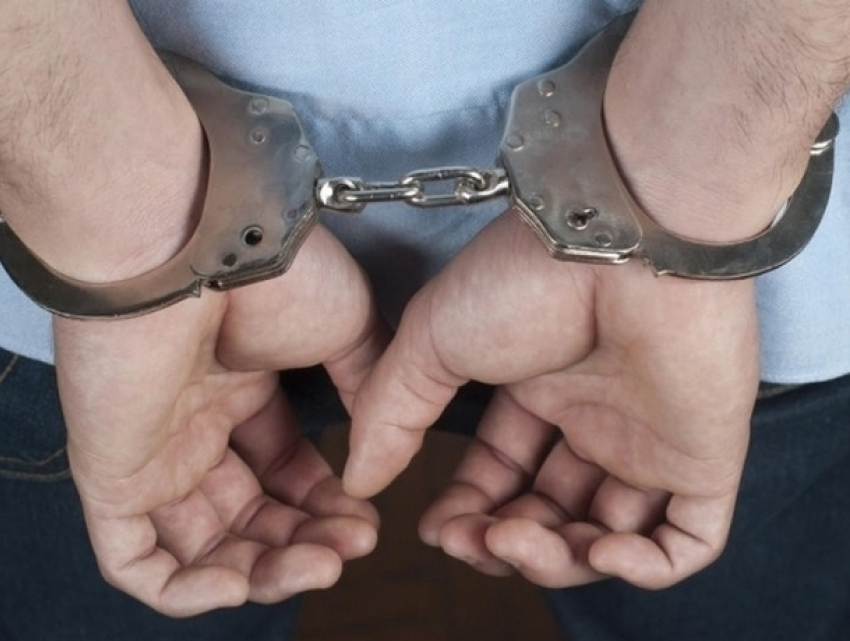 Преступный семейный подряд: полиция схватила брата задержанного вчера полицейского