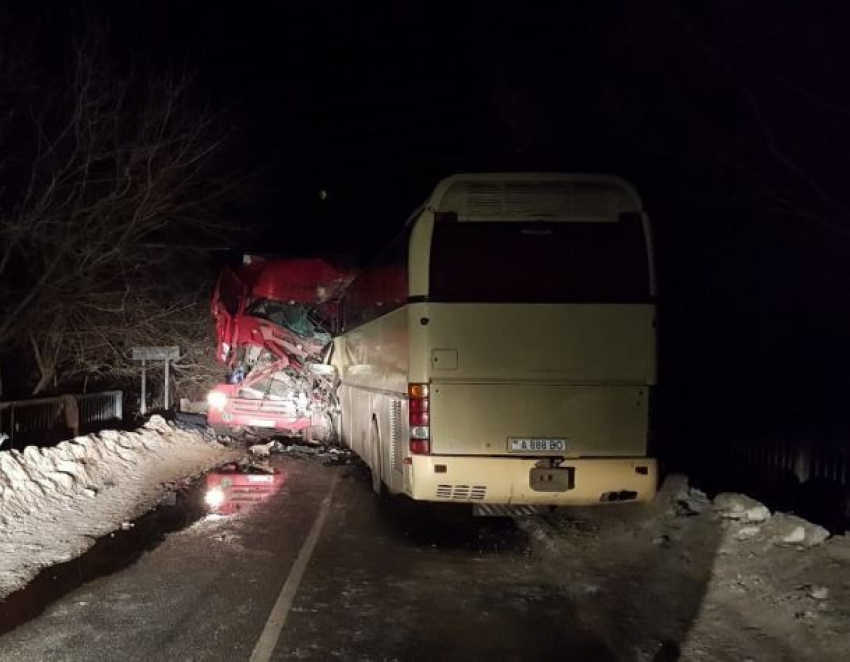 Авария на Украине - автобус из Тирасполя столкнулся с фурой, погибли люди