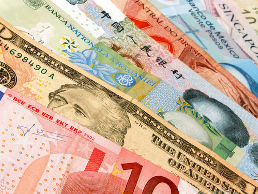 Молдавский лей продолжает обесцениваться по отношению к евро и доллару 