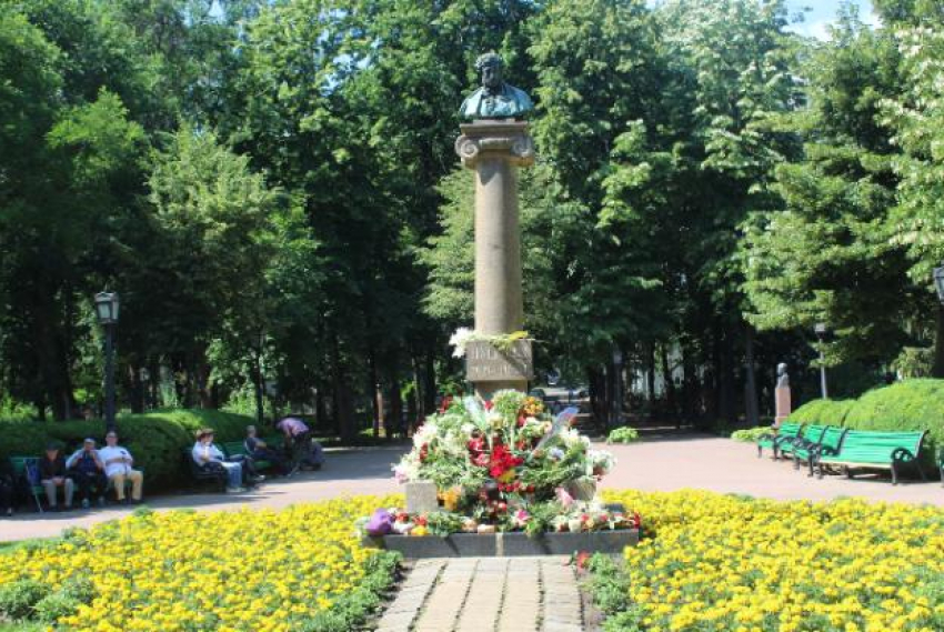 Первый памятник Пушкину в Кишиневе устанавливал мастер Тузини. К 140-летию открытия памятника
