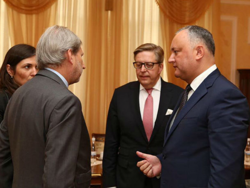 Додон заявил еврокомиссару о геополитическом шантаже правительства Молдовы
