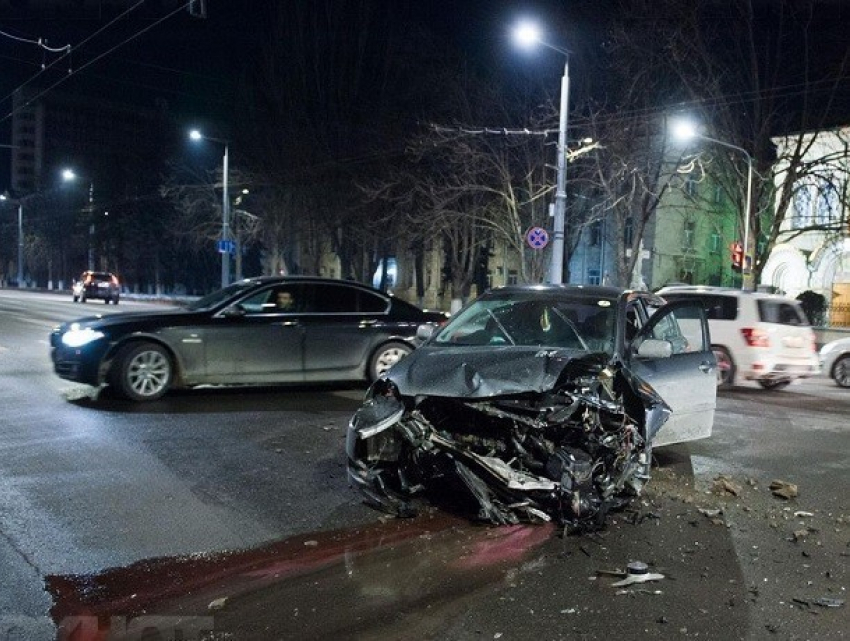 Участник аварии рядом с местом гибели чиновницы опубликовал видео со взбесившимися светофорами в Кишиневе