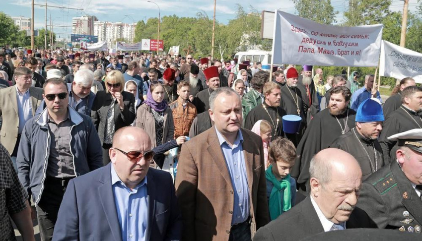 Додон на Марше семьи: Молдова выживет, только если сохраним православие и наши традиционные ценности 