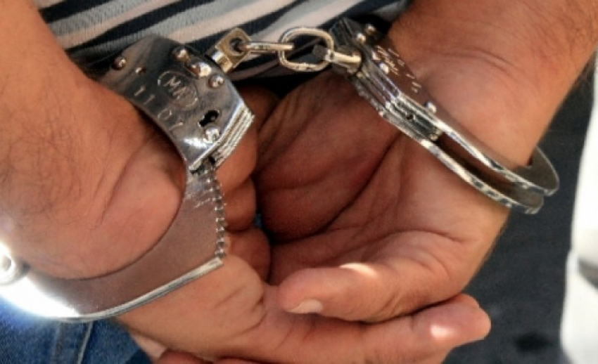 В Кишиневе за контрабанду и трафик наркотиков задержали полицейского 
