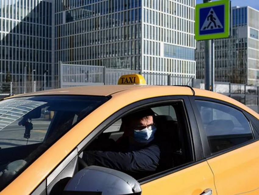 Таксисты не справляются с подорожанием топлива: «Работаем себе в убыток» 