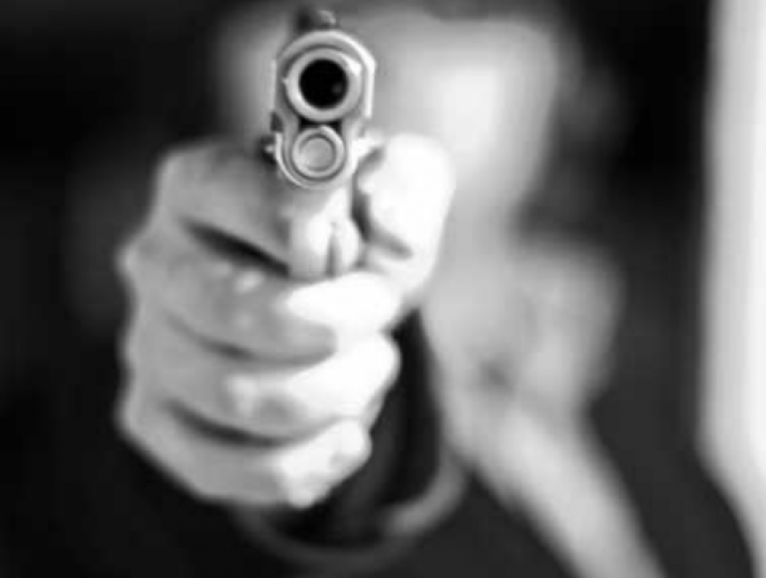 Судья из Штефан-Водэ отпустил бандитов с условным сроком после избиения молодой пары под дулом пистолета