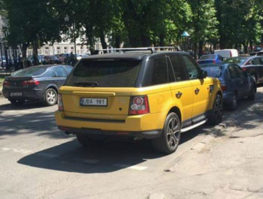 Автохама из Молдовы на золотом внедорожнике назвали в Одессе «быдлом» и проучили