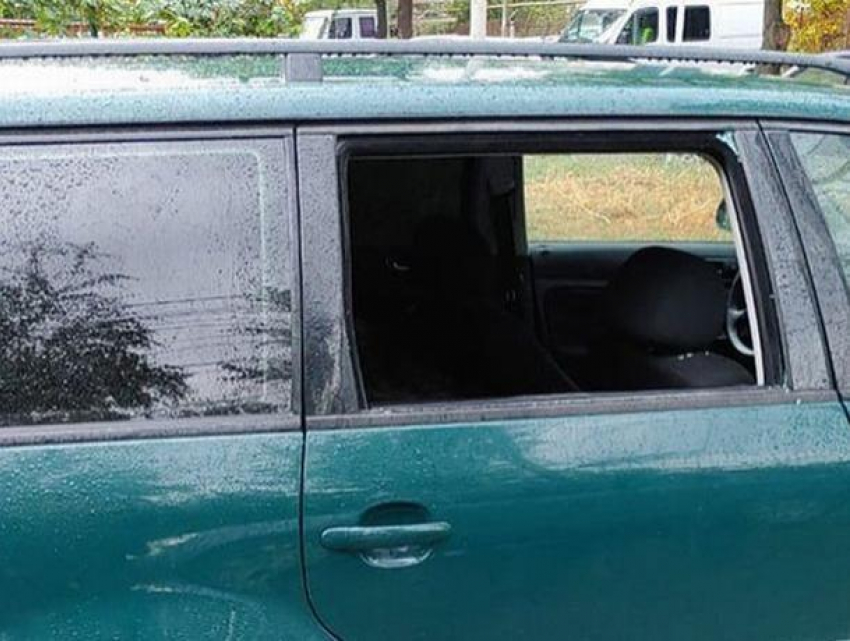 На Ботанике серийно отработали автомобильные воры - за ночь вскрыты 13 автомобилей