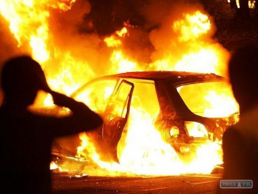 В Бельцах подожгли машину сына кандидата на выборах