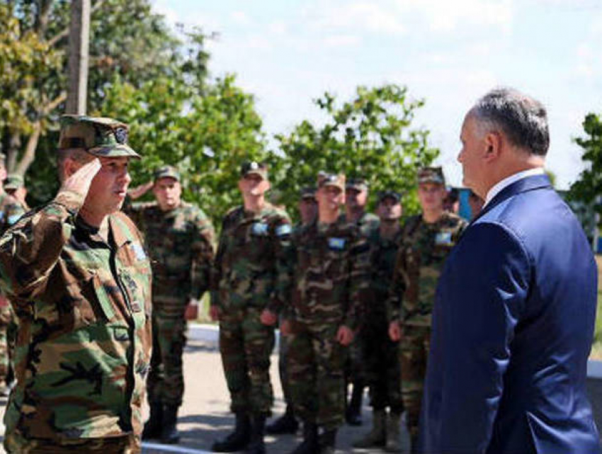 Президент Молдовы накажет командиров, пославших солдат на учения НАТО на Украину