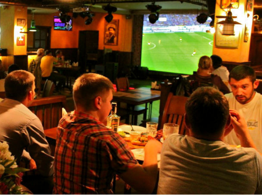 Наказания ресторанов, незаконно транслирующих матчи чемпионата мира, потребовала телекомпания «Молдова1»