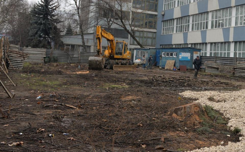 В парковой зоне Кишиневе строят очередную АЗС 