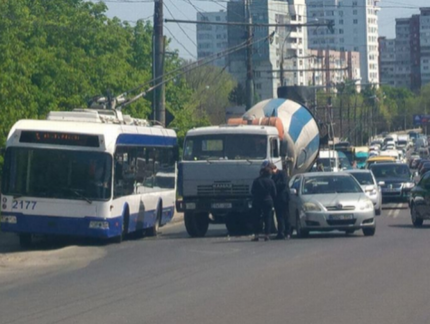 "Не день троллейбуса» - ещё одна авария с участием «рогатого» общественного транспорта произошла в столице