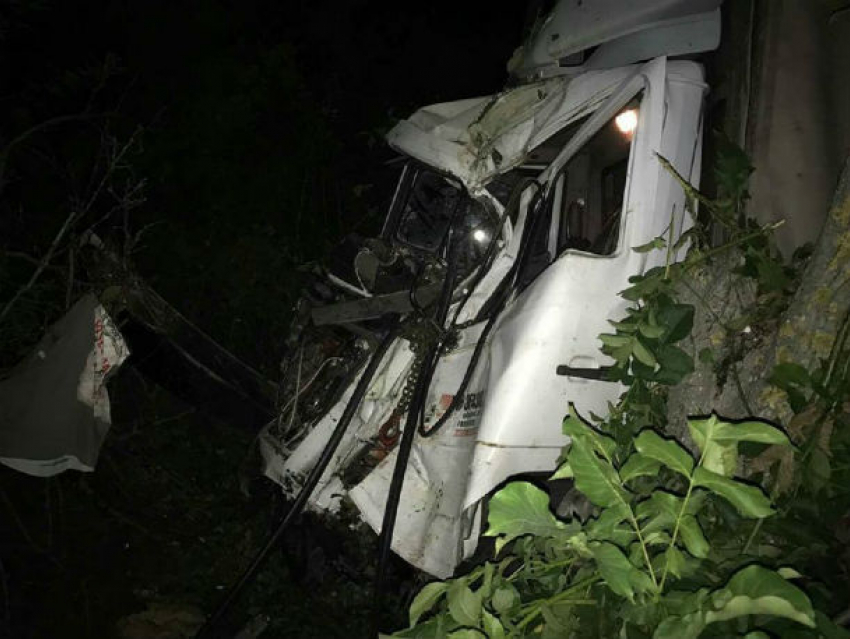 Водитель грузовика погиб в жутком ДТП в Страшенском районе