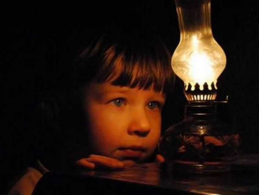 Отключения электроэнергии в пятницу нарушат планы жителей двух столичных секторов и 17 районов Молдовы 