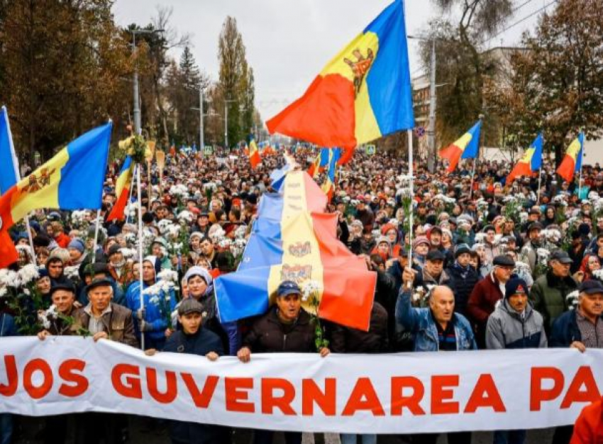 Число протестующих увеличилось: 60 тысяч человек скандируют «Отставка!»