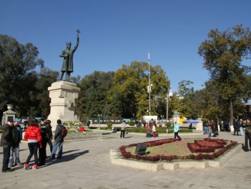 Презрев опасность штрафа, кишиневцы потянулись в парки