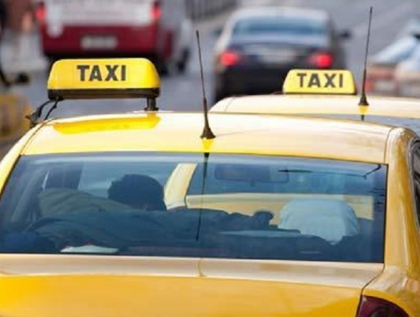 Матерящийся столичный таксист шокировал девушку предложением сексуального характера