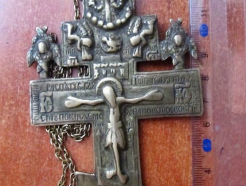 Молдаванина со старинным крестом схватили на границе 