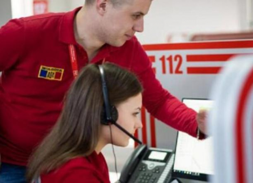 Треть звонящих в 112 спрашивают время и как ездят троллейбусы