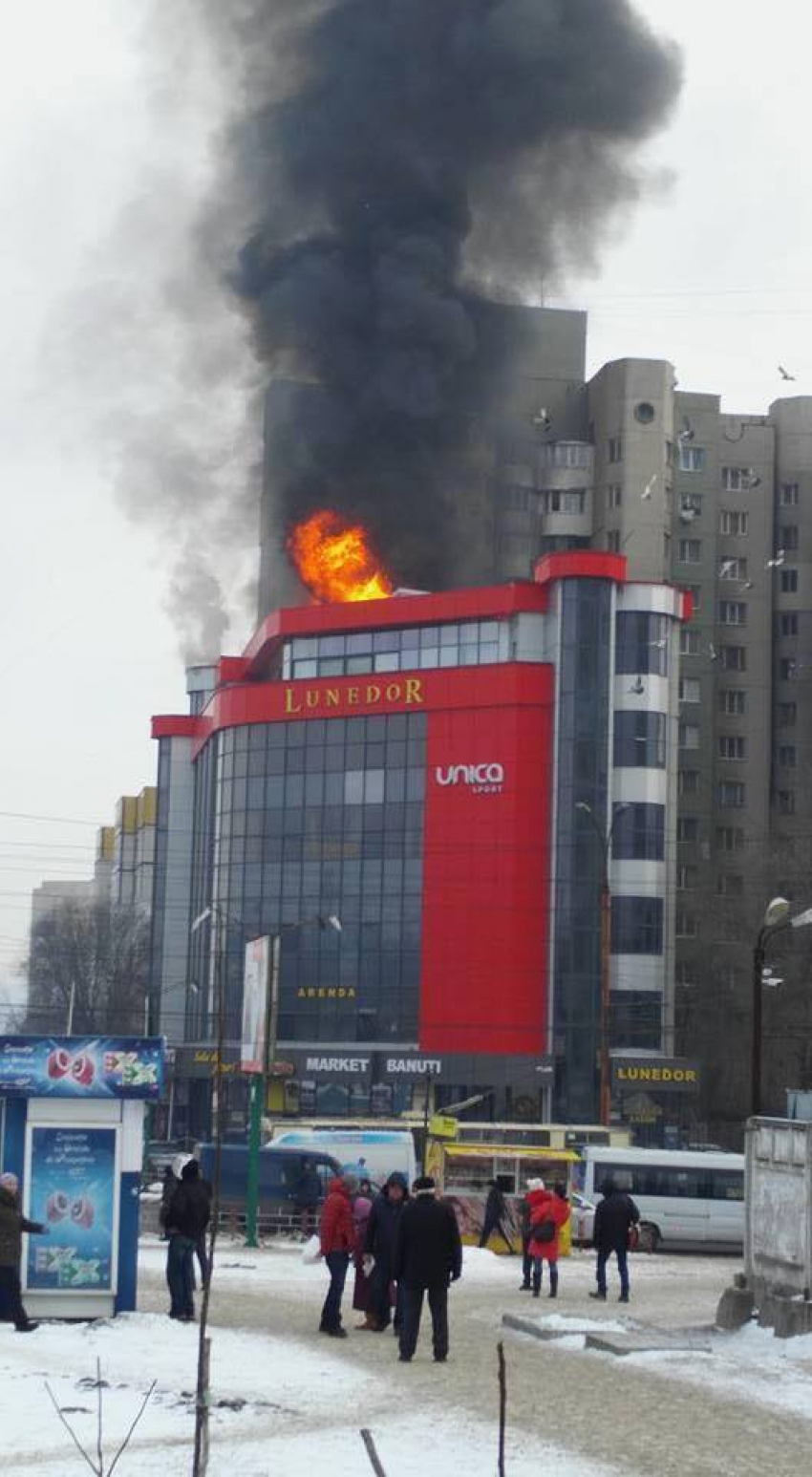 В столичном торговом центре произошел пожар 