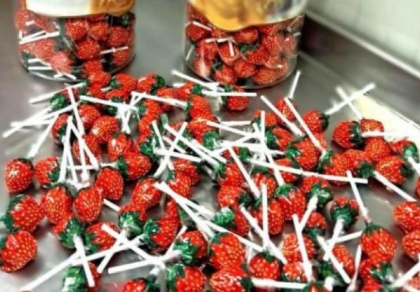 В Молдову пытались ввезти 5 тонн конфет, содержащих запрещённый диоксид титана