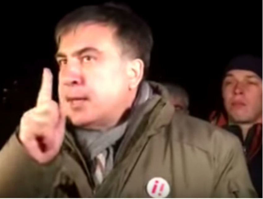 Радикалы в балаклавах заблокировали популярный украинский телеканал, поддержавший массовую акцию протеста Саакашвили