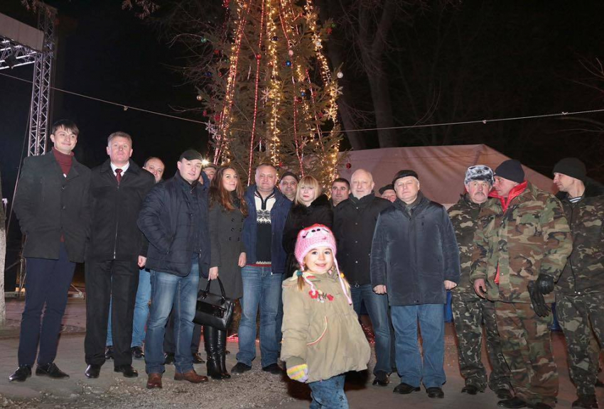 Депутаты Партии социалистов отметили Новый год с протестующими в Городке Победы 