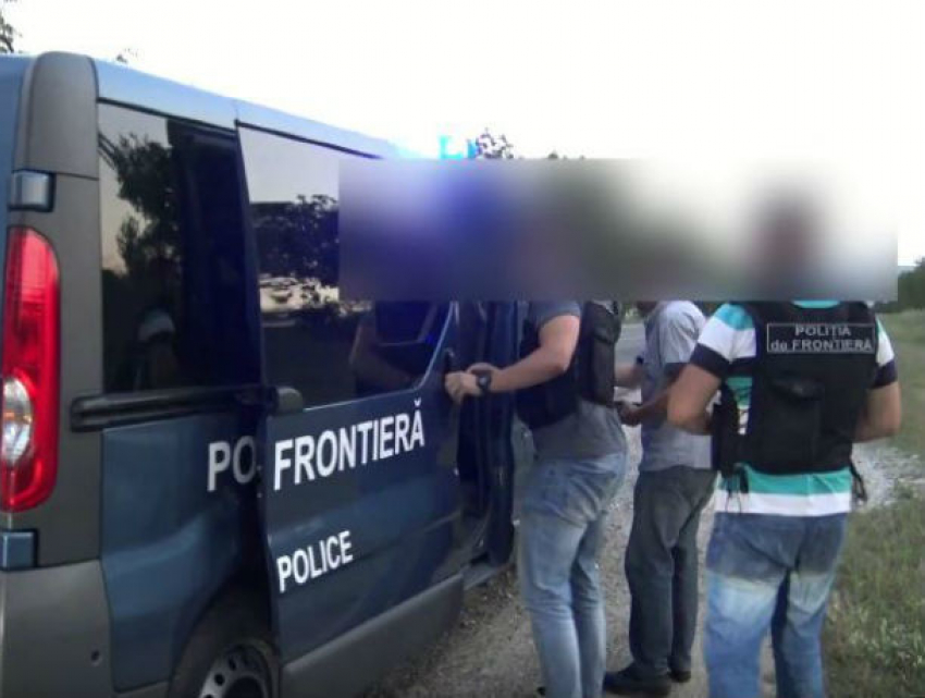Сутенеров, принуждающих молдавских девушек заниматься проституцией в Бухаресте, задержали при выезде из страны  