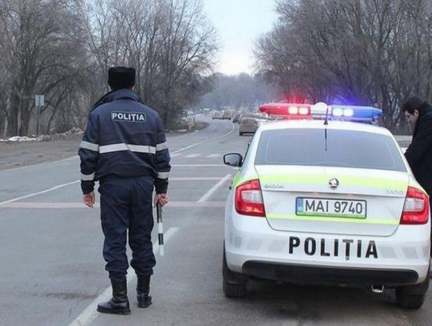 Нерадивый папаша поставил под угрозу жизнь своего ребёнка, находясь за рулём