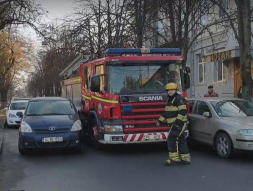 Полиция оштрафовала владелицу автомобиля, из-за которого была заблокирована пожарная машина