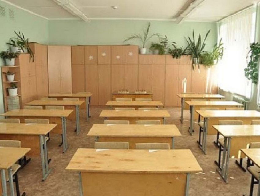 Сотни молдавских учеников и преподавателей заболели коронавирусом